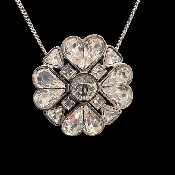 CHANEL Silver Necklace with Clover Rhinestone Pendant - Picture 3 of 8